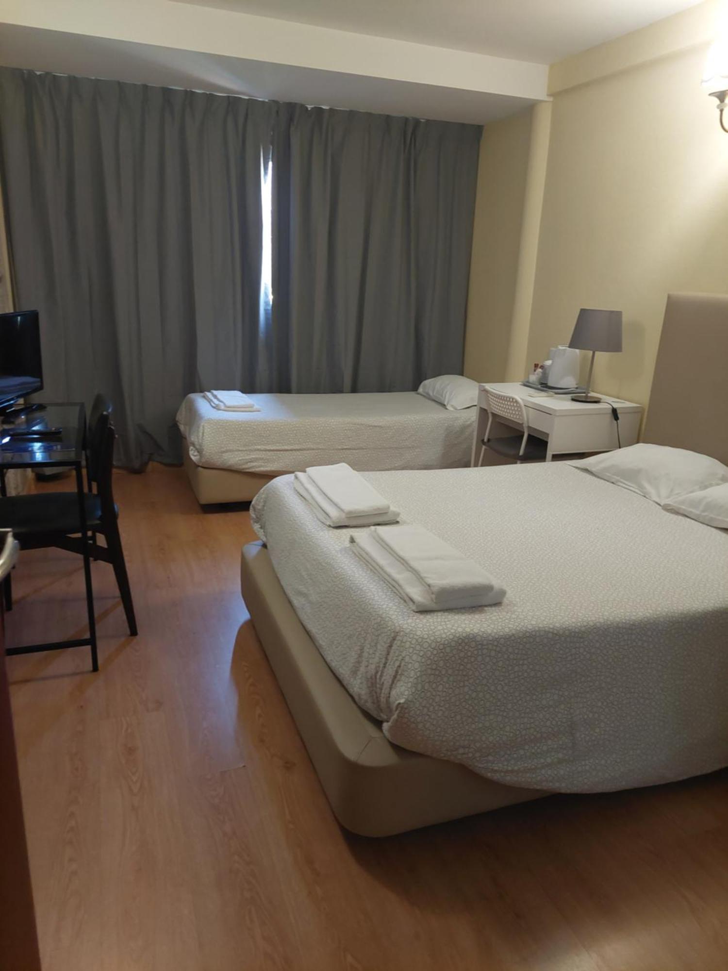 Metro Vilar Suites & Villas Vilar do Pinheiro الغرفة الصورة
