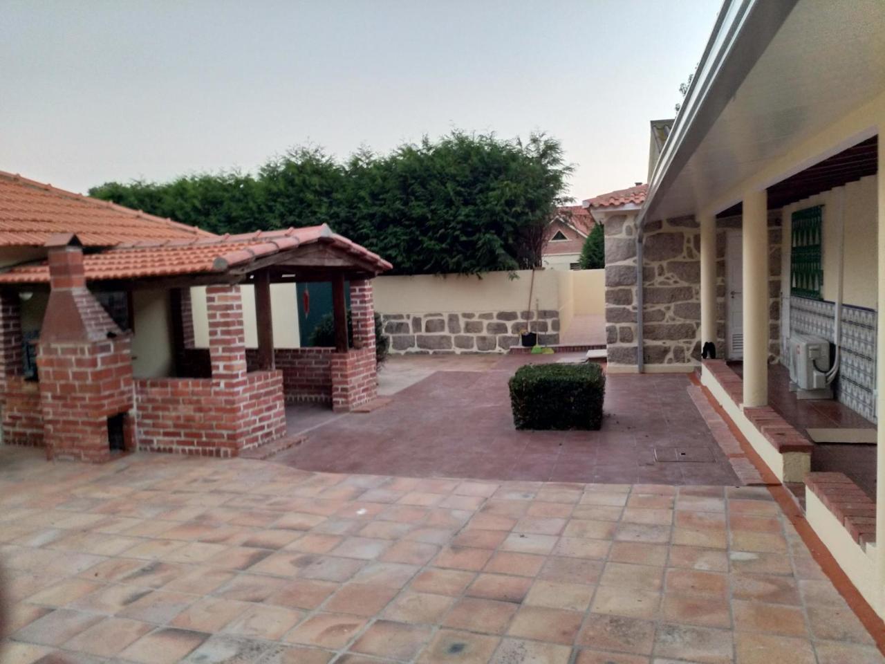 Metro Vilar Suites & Villas Vilar do Pinheiro المظهر الخارجي الصورة